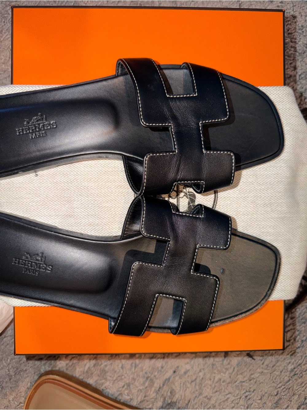 Hermes Black Oran - Picture 4 of 4